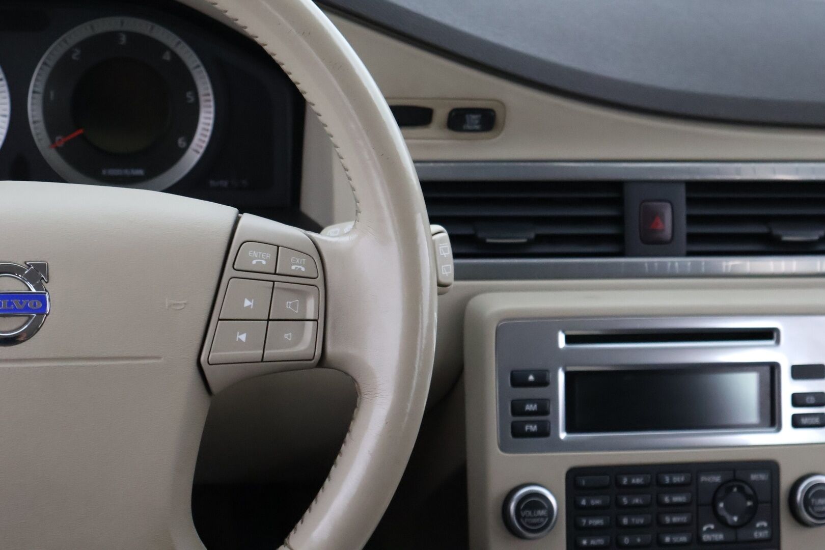 Volvo XC70 2009 D5 AWD Summum aut - Webasto / Nahkasisusta / Muistipenkki / Vetokoukku / Navi / Sähköluukku / Vakkari / Hyvät varusteet!