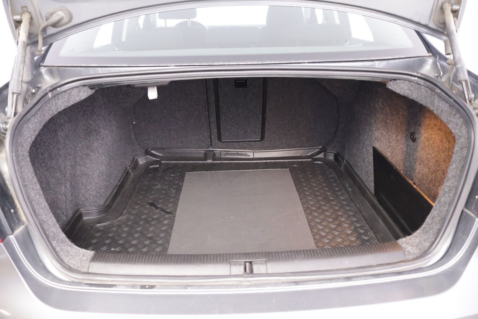 Volkswagen Jetta 2010 Comfortline 1,6 TDI 77 kW (105 hv) YritysOutlet - Myydään vain yrityksille - | Hiljattain leimattu! | Hyvin huollettu! |