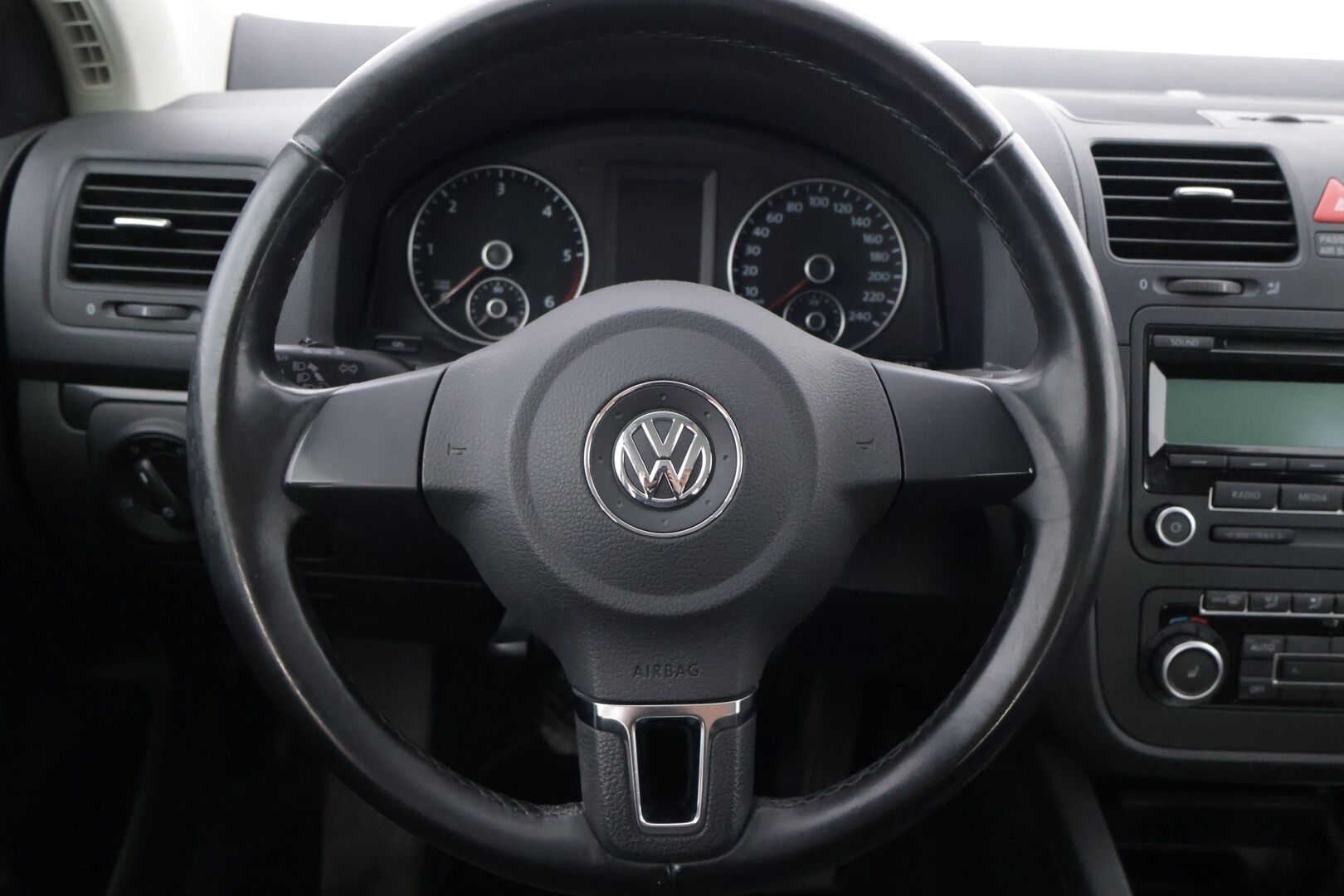 Volkswagen Jetta 2010 Comfortline 1,6 TDI 77 kW (105 hv) YritysOutlet - Myydään vain yrityksille - | Hiljattain leimattu! | Hyvin huollettu! |