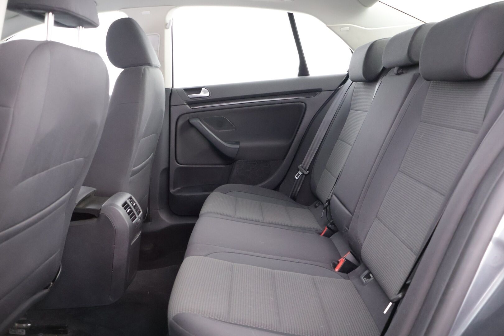 Volkswagen Jetta 2010 Comfortline 1,6 TDI 77 kW (105 hv) YritysOutlet - Myydään vain yrityksille - | Hiljattain leimattu! | Hyvin huollettu! |