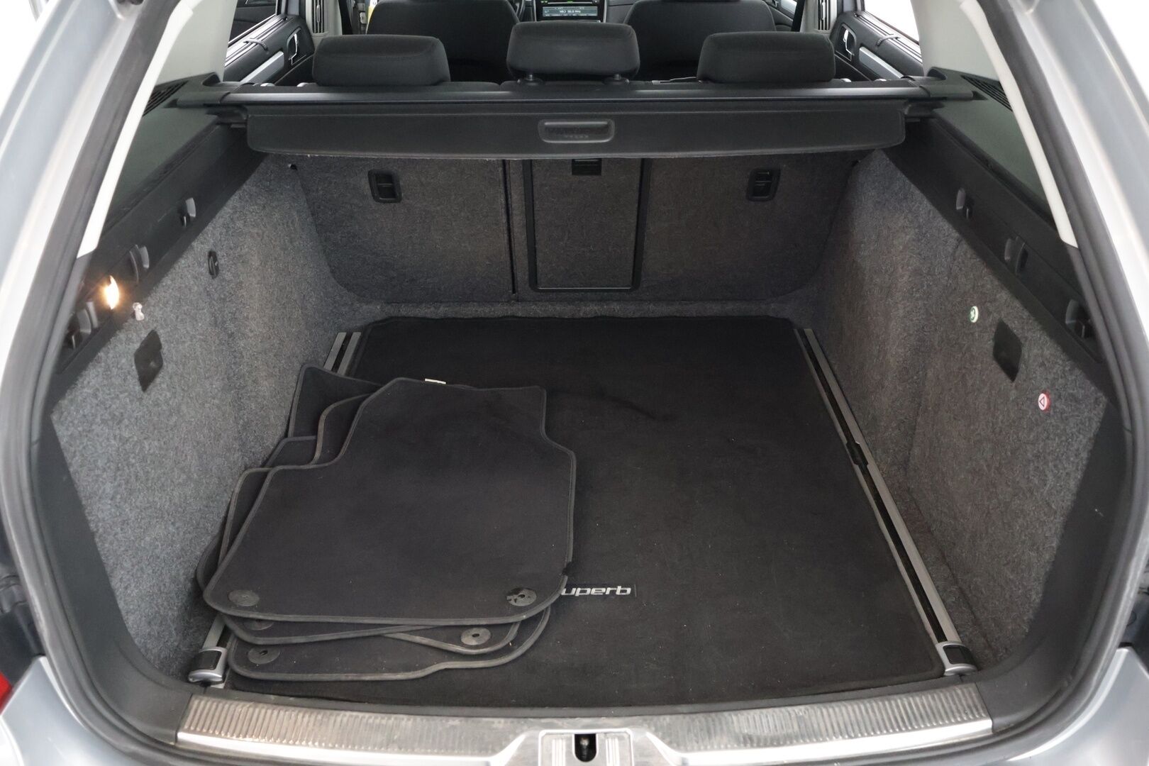 Skoda Superb 2011 Combi 1,8 TSI Ambition DSG Autom */ Lohko / Xenon / Suomiauto / Vakkari /*