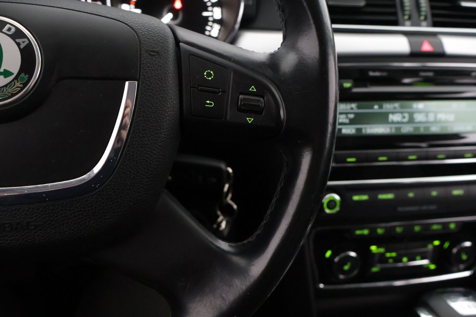 Skoda Superb 2011 Combi 1,8 TSI Ambition DSG Autom */ Lohko / Xenon / Suomiauto / Vakkari /*