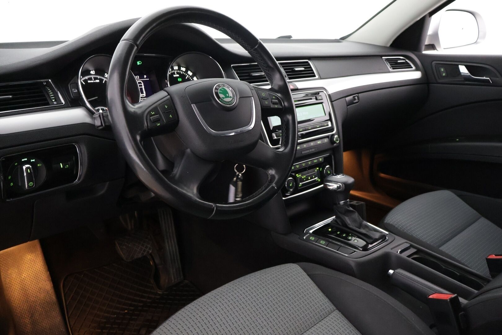 Skoda Superb 2011 Combi 1,8 TSI Ambition DSG Autom */ Lohko / Xenon / Suomiauto / Vakkari /*