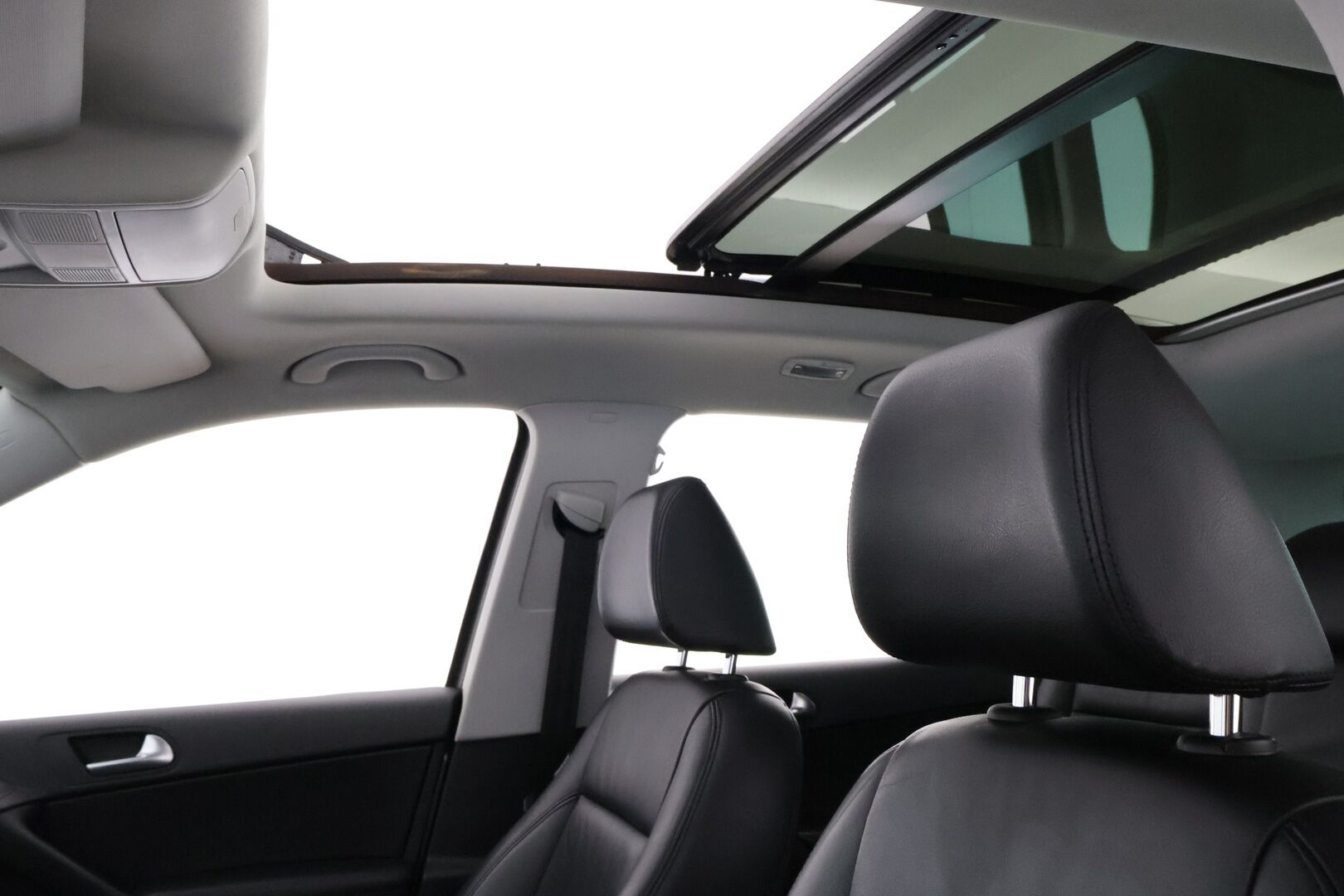 Volkswagen Tiguan 2011 Sport & Style 2,0 TDI 103 kW (140 hv) 4MOTION DSG-automaatti MYYDÄÄN HUUTOKAUPAT.COM! - MYYDÄÄN HUUTOKAUPAT.COM!