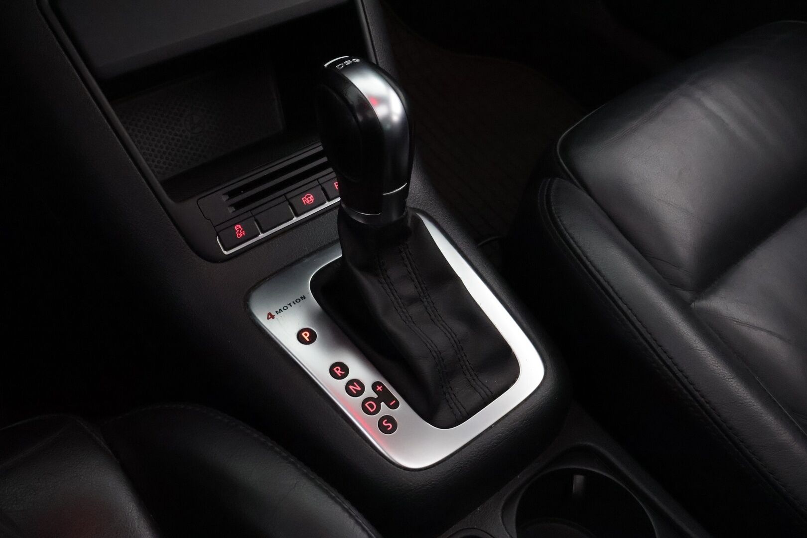 Volkswagen Tiguan 2011 Sport & Style 2,0 TDI 103 kW (140 hv) 4MOTION DSG-automaatti MYYDÄÄN HUUTOKAUPAT.COM! - MYYDÄÄN HUUTOKAUPAT.COM!