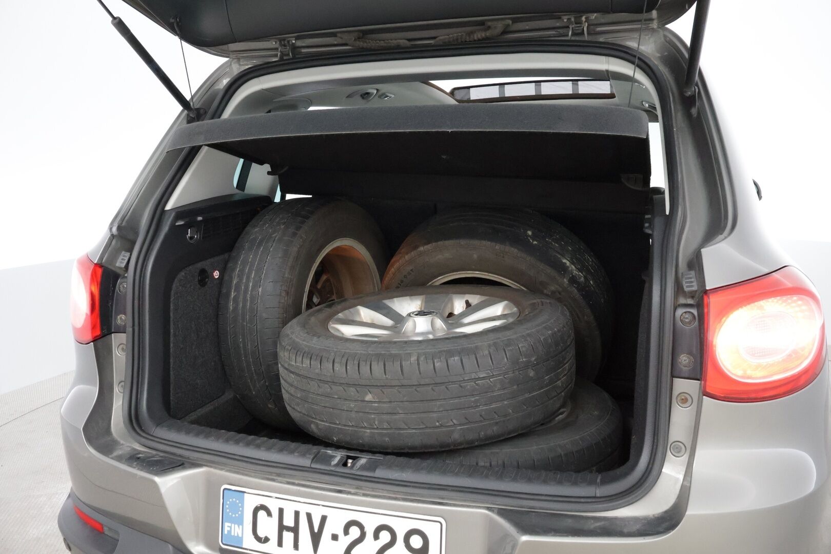 Volkswagen Tiguan 2011 Sport & Style 2,0 TDI 103 kW (140 hv) 4MOTION DSG-automaatti MYYDÄÄN HUUTOKAUPAT.COM! - MYYDÄÄN HUUTOKAUPAT.COM!