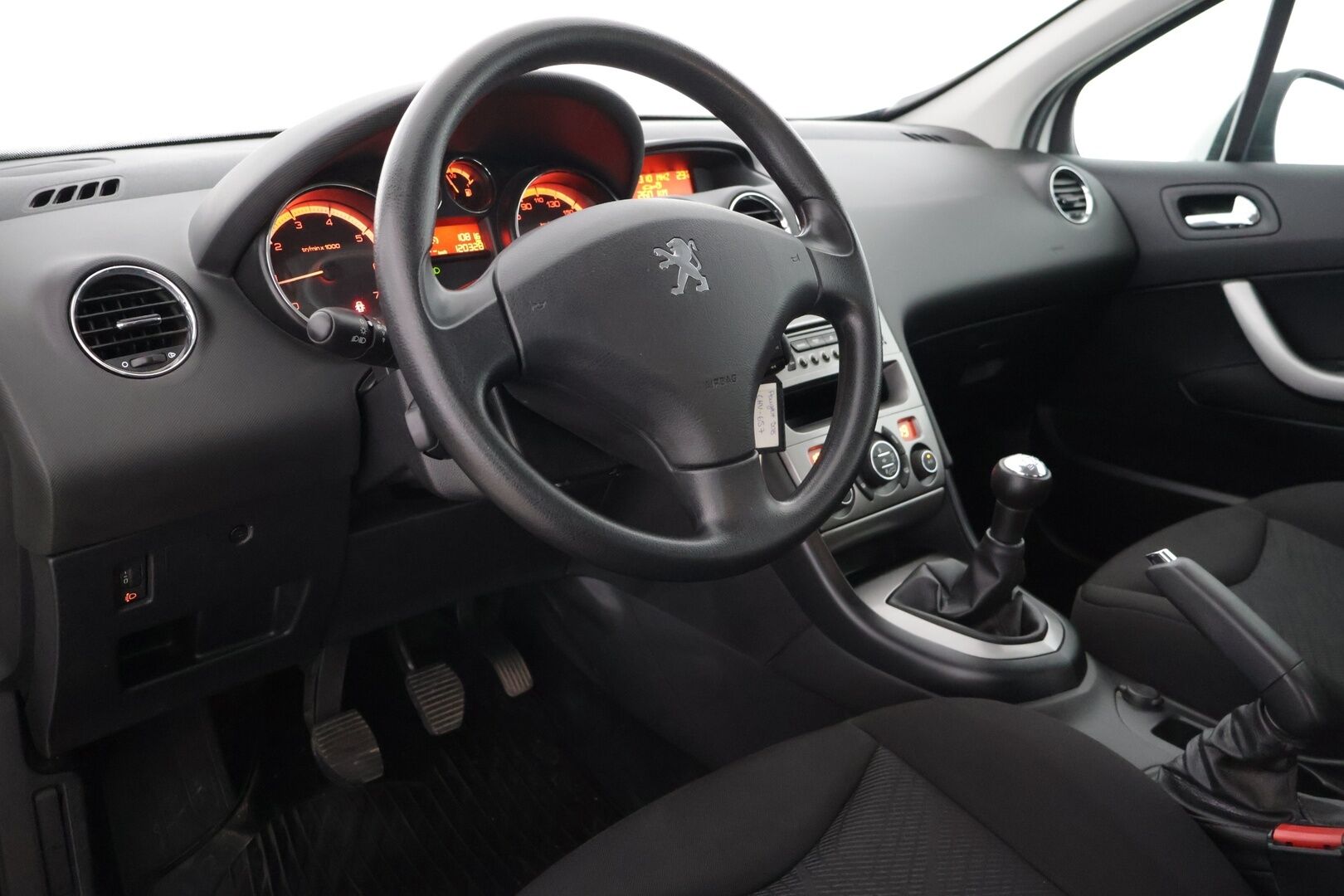 Peugeot 308 2011 VTi 120 Millesim 200 II 5-ov ** Cruise / Huollettu / Lohko + sisäpistok.**** - Maltillinen omistaja historia (2-Omistajaa) / Kahdet hyvät renkaat