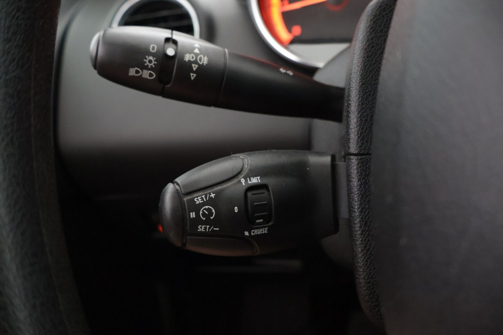 Peugeot 308 2011 VTi 120 Millesim 200 II 5-ov ** Cruise / Huollettu / Lohko + sisäpistok.**** - Maltillinen omistaja historia (2-Omistajaa) / Kahdet hyvät renkaat