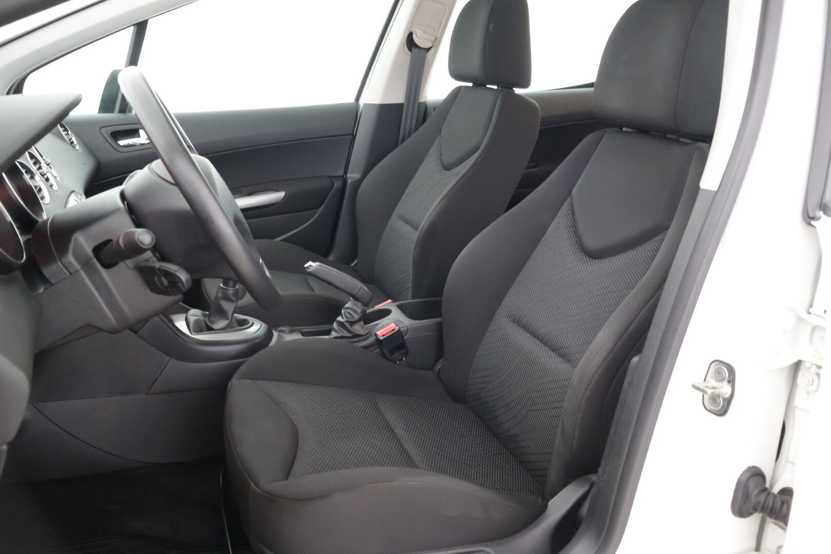 Peugeot 308 2011 VTi 120 Millesim 200 II 5-ov ** Cruise / Huollettu / Lohko + sisäpistok.**** - Maltillinen omistaja historia (2-Omistajaa) / Kahdet hyvät renkaat