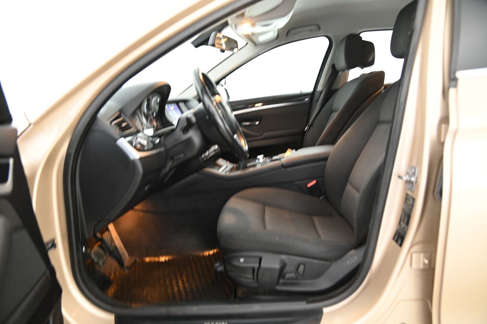 BMW 520 2010 F10 Sedan Business *Myydään Huutokaupat.com*