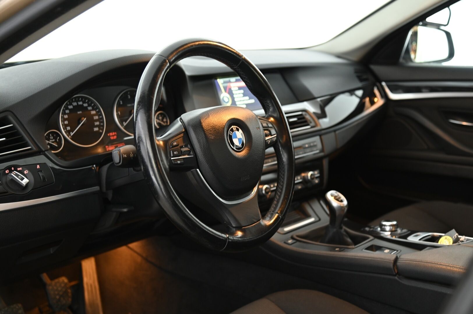 BMW 520 2010 F10 Sedan Business *Myydään Huutokaupat.com*