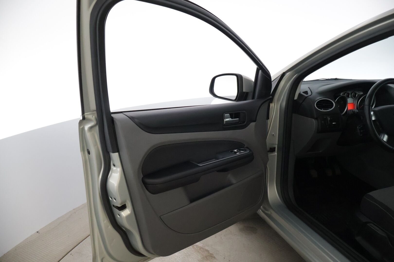 Ford Focus 2011 1,6 100 hv Trend Design M5 Wagon * Vakkari / Kahdet renkaat / Ilmastointi /  Thule Telineet * - Suomi-auto vankalla huoltohistorialla. Jakopää tehty. - HULLUT VÄLIPÄIVÄT KORKOTARJOUS 2,49%