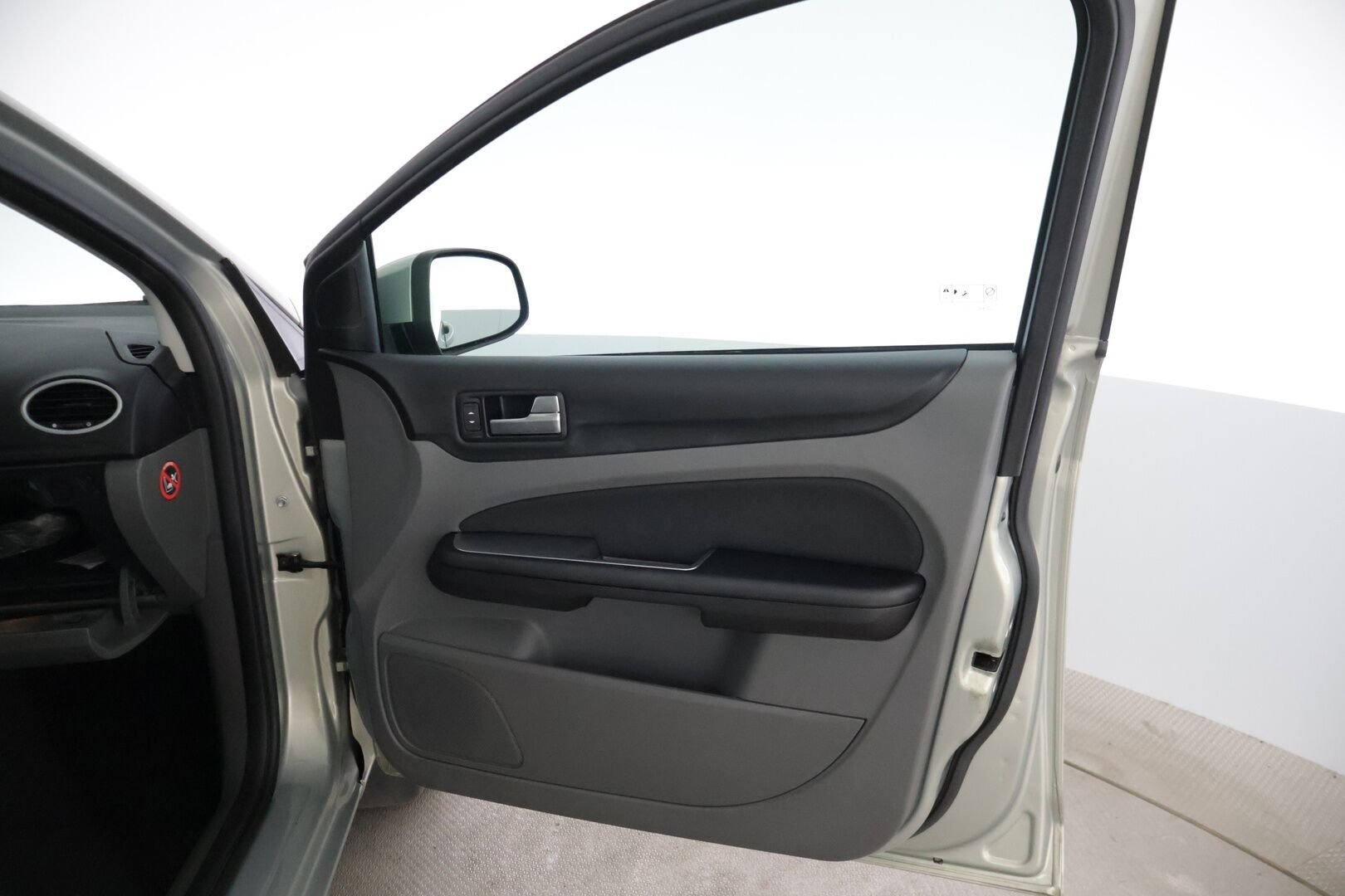 Ford Focus 2011 1,6 100 hv Trend Design M5 Wagon * Vakkari / Kahdet renkaat / Ilmastointi /  Thule Telineet * - Suomi-auto vankalla huoltohistorialla. Jakopää tehty. - HULLUT VÄLIPÄIVÄT KORKOTARJOUS 2,49%