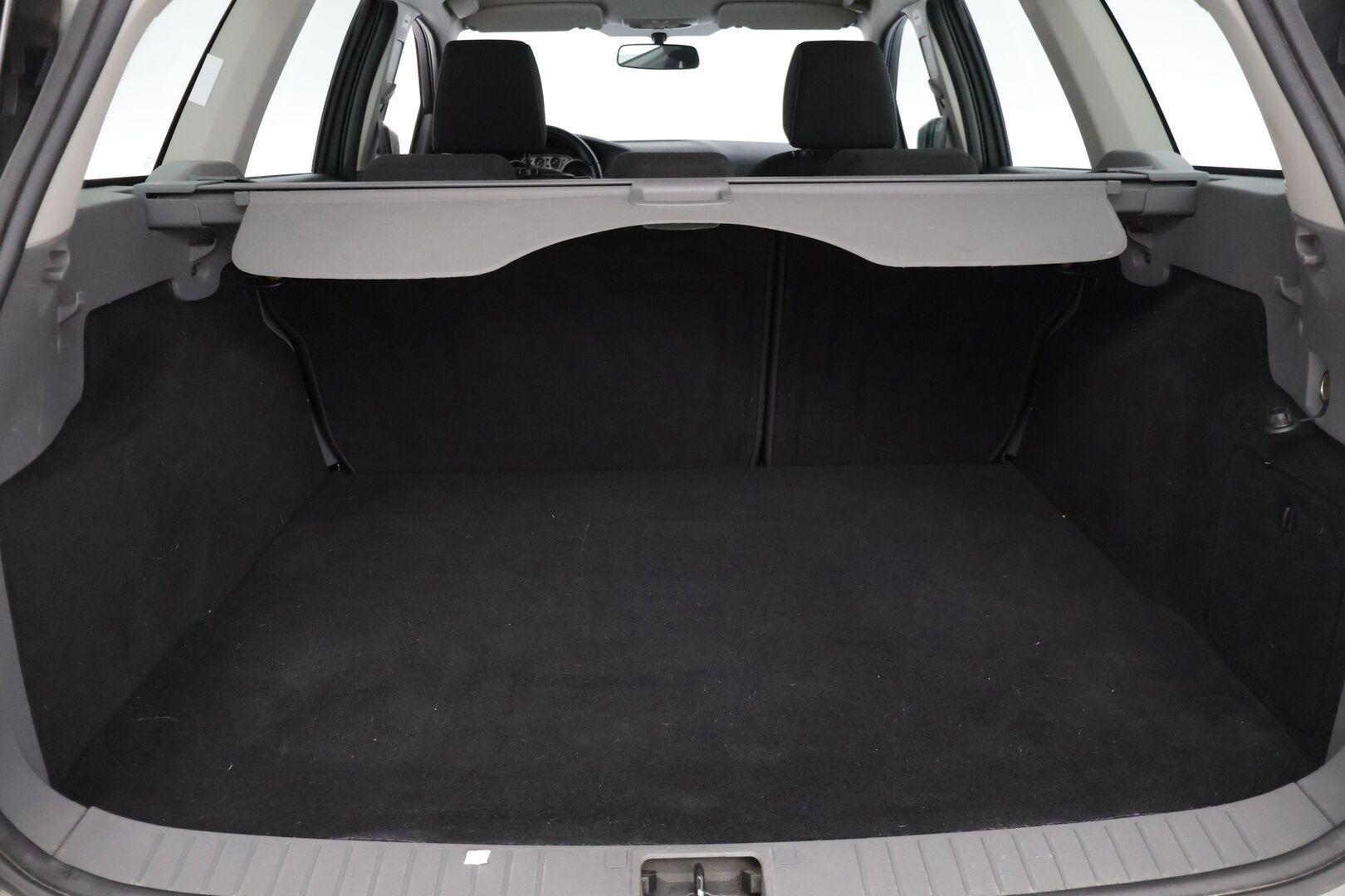 Ford Focus 2011 1,6 100 hv Trend Design M5 Wagon * Vakkari / Kahdet renkaat / Ilmastointi /  Thule Telineet * - Suomi-auto vankalla huoltohistorialla. Jakopää tehty. - HULLUT VÄLIPÄIVÄT KORKOTARJOUS 2,49%