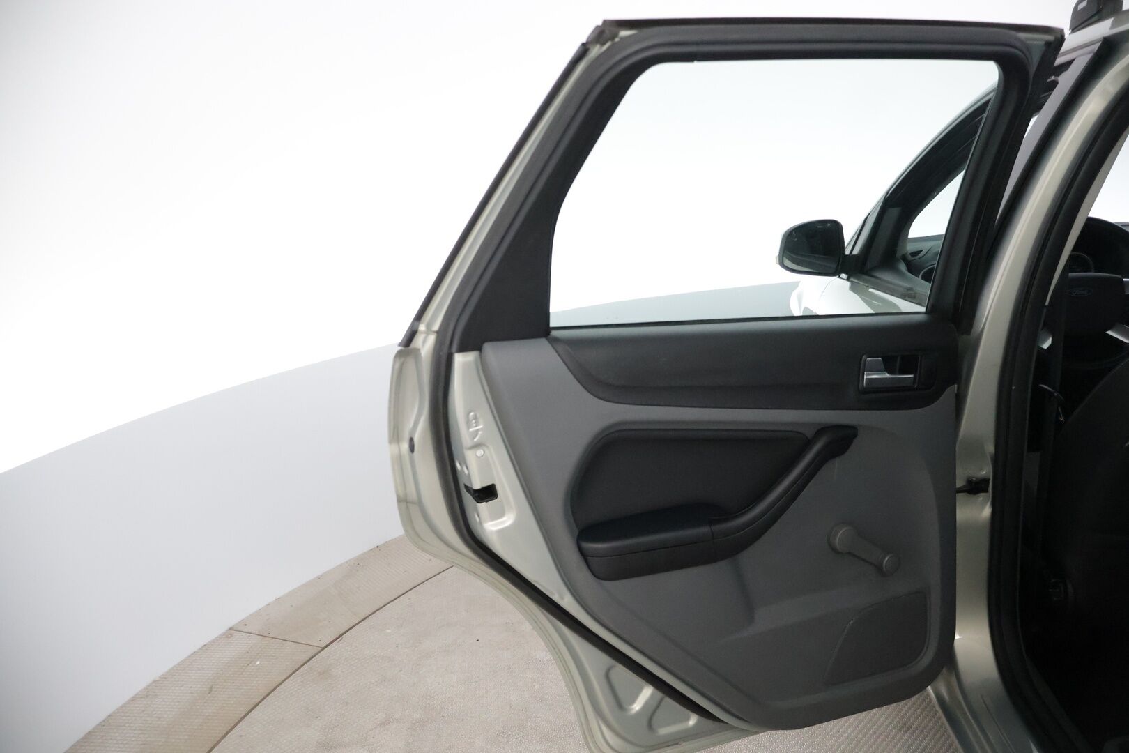 Ford Focus 2011 1,6 100 hv Trend Design M5 Wagon * Vakkari / Kahdet renkaat / Ilmastointi /  Thule Telineet * - Suomi-auto vankalla huoltohistorialla. Jakopää tehty. - HULLUT VÄLIPÄIVÄT KORKOTARJOUS 2,49%