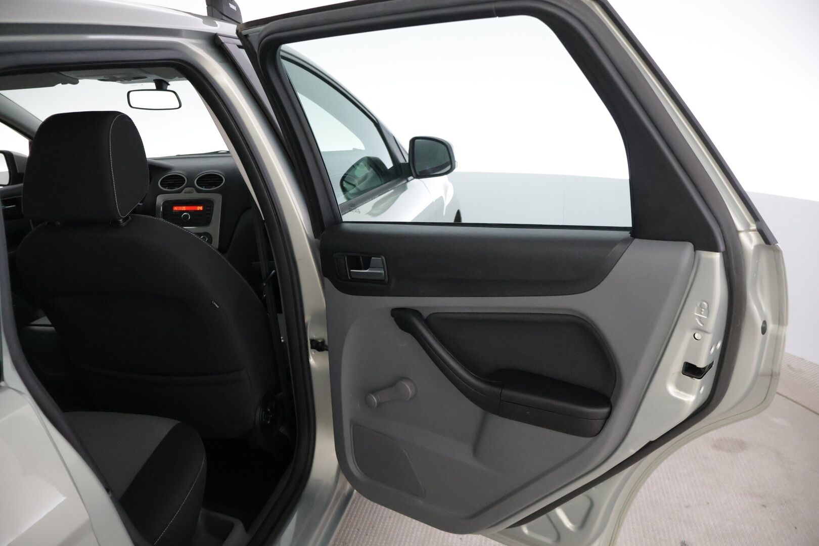 Ford Focus 2011 1,6 100 hv Trend Design M5 Wagon * Vakkari / Kahdet renkaat / Ilmastointi /  Thule Telineet * - Suomi-auto vankalla huoltohistorialla. Jakopää tehty. - HULLUT VÄLIPÄIVÄT KORKOTARJOUS 2,49%