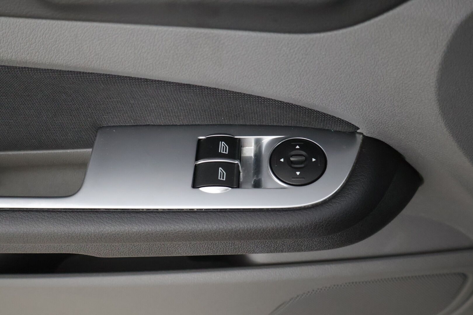 Ford Focus 2011 1,6 100 hv Trend Design M5 Wagon * Vakkari / Kahdet renkaat / Ilmastointi /  Thule Telineet * - Suomi-auto vankalla huoltohistorialla. Jakopää tehty. - HULLUT VÄLIPÄIVÄT KORKOTARJOUS 2,49%