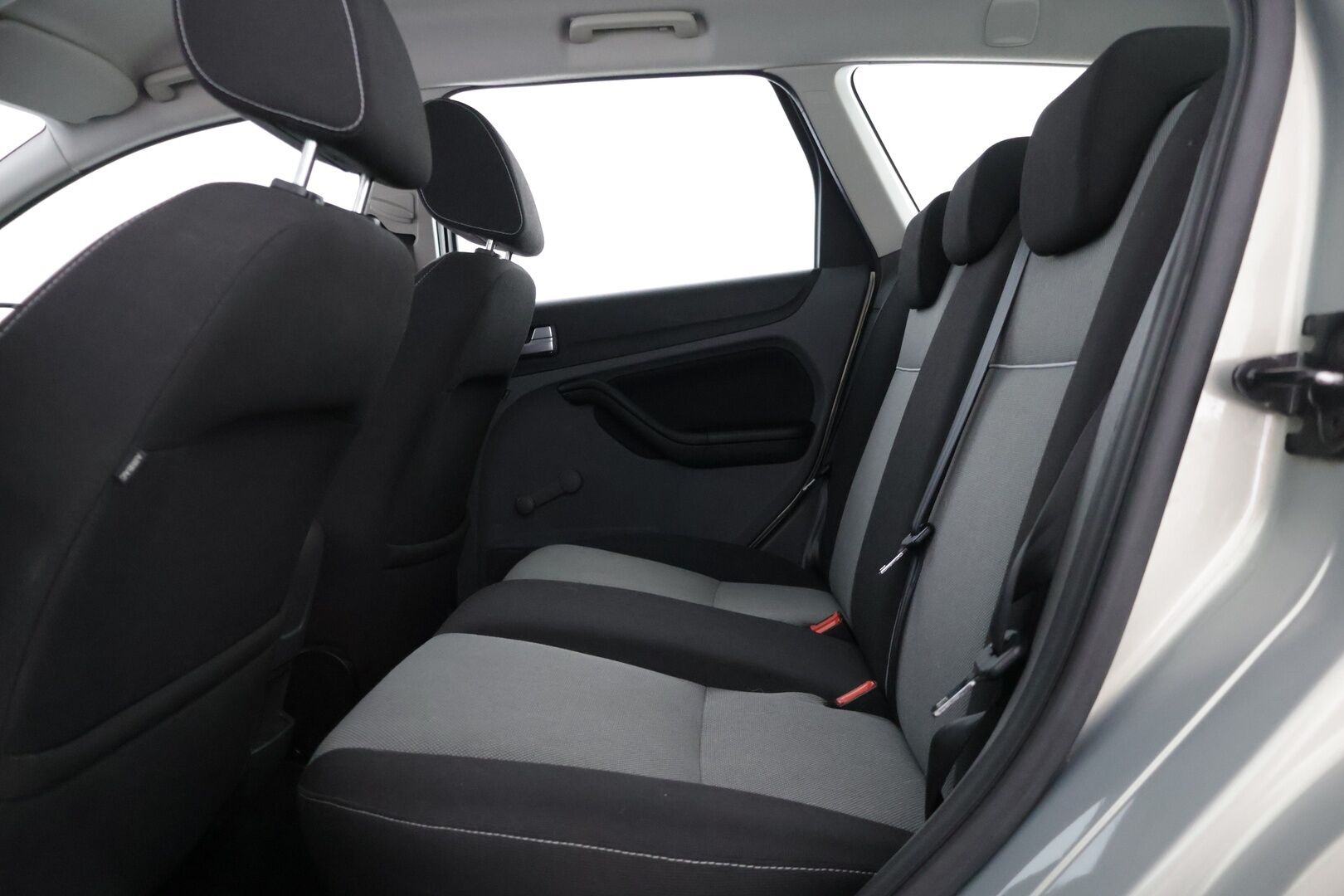 Ford Focus 2011 1,6 100 hv Trend Design M5 Wagon * Vakkari / Kahdet renkaat / Ilmastointi /  Thule Telineet * - Suomi-auto vankalla huoltohistorialla. Jakopää tehty. - HULLUT VÄLIPÄIVÄT KORKOTARJOUS 2,49%