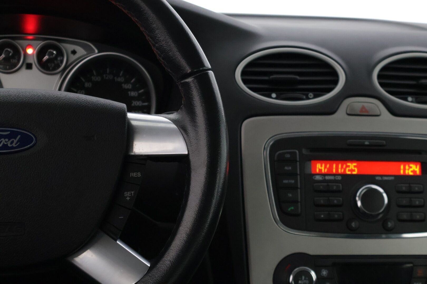 Ford Focus 2011 1,6 100 hv Trend Design M5 Wagon * Vakkari / Kahdet renkaat / Ilmastointi /  Thule Telineet * - Suomi-auto vankalla huoltohistorialla. Jakopää tehty. - HULLUT VÄLIPÄIVÄT KORKOTARJOUS 2,49%