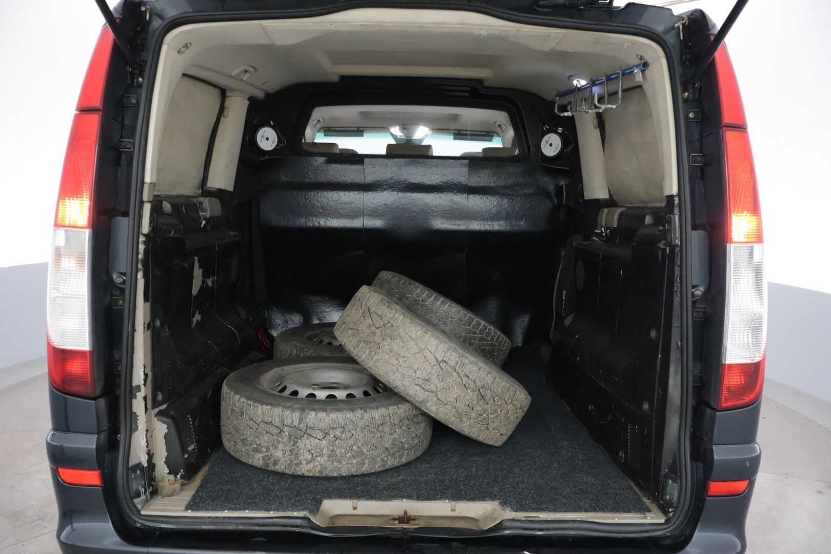 Mercedes-Benz Viano 2006 CDI 2.2 4ov MYYDÄÄN HUUTOKAUPAT.COM - *5-Paikkainen paku / Vetokoukku/ 2xRenkaat / Webasto*