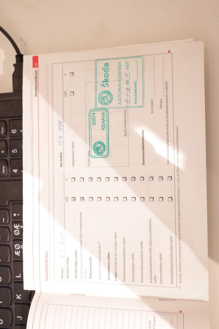 Skoda Octavia 2011 Combi 1,6 TDI Elegance DSG Autom. - YritysOutlet - Myydään vain yrityksille - Suomi-Auto / Webasto / Vetokoukku! - Osta nyt, maksa vasta ensi vuonna