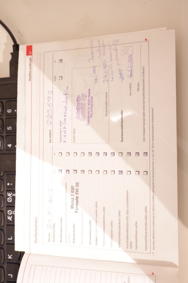 Skoda Octavia 2011 Combi 1,6 TDI Elegance DSG Autom. - YritysOutlet - Myydään vain yrityksille - Suomi-Auto / Webasto / Vetokoukku! - Osta nyt, maksa vasta ensi vuonna