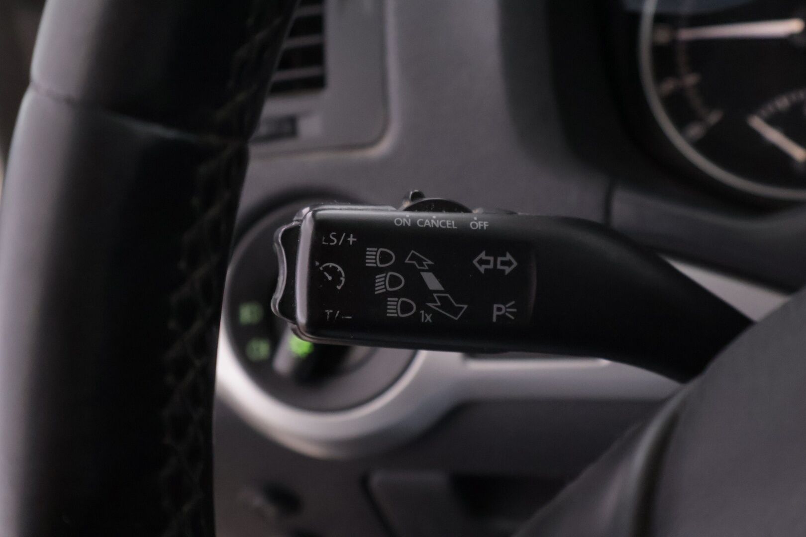 Skoda Octavia 2011 Combi 1,6 TDI Elegance DSG Autom. - YritysOutlet - Myydään vain yrityksille - Suomi-Auto / Webasto / Vetokoukku! - Osta nyt, maksa vasta ensi vuonna