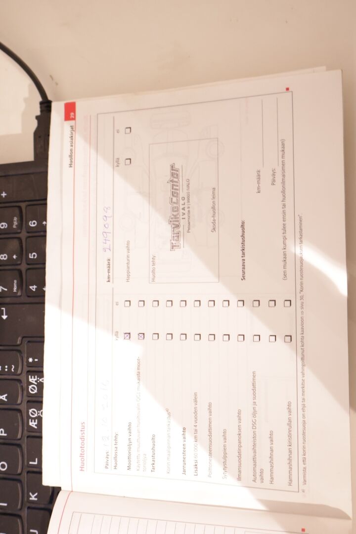 Skoda Octavia 2011 Combi 1,6 TDI Elegance DSG Autom. - YritysOutlet - Myydään vain yrityksille - Suomi-Auto / Webasto / Vetokoukku! - Osta nyt, maksa vasta ensi vuonna