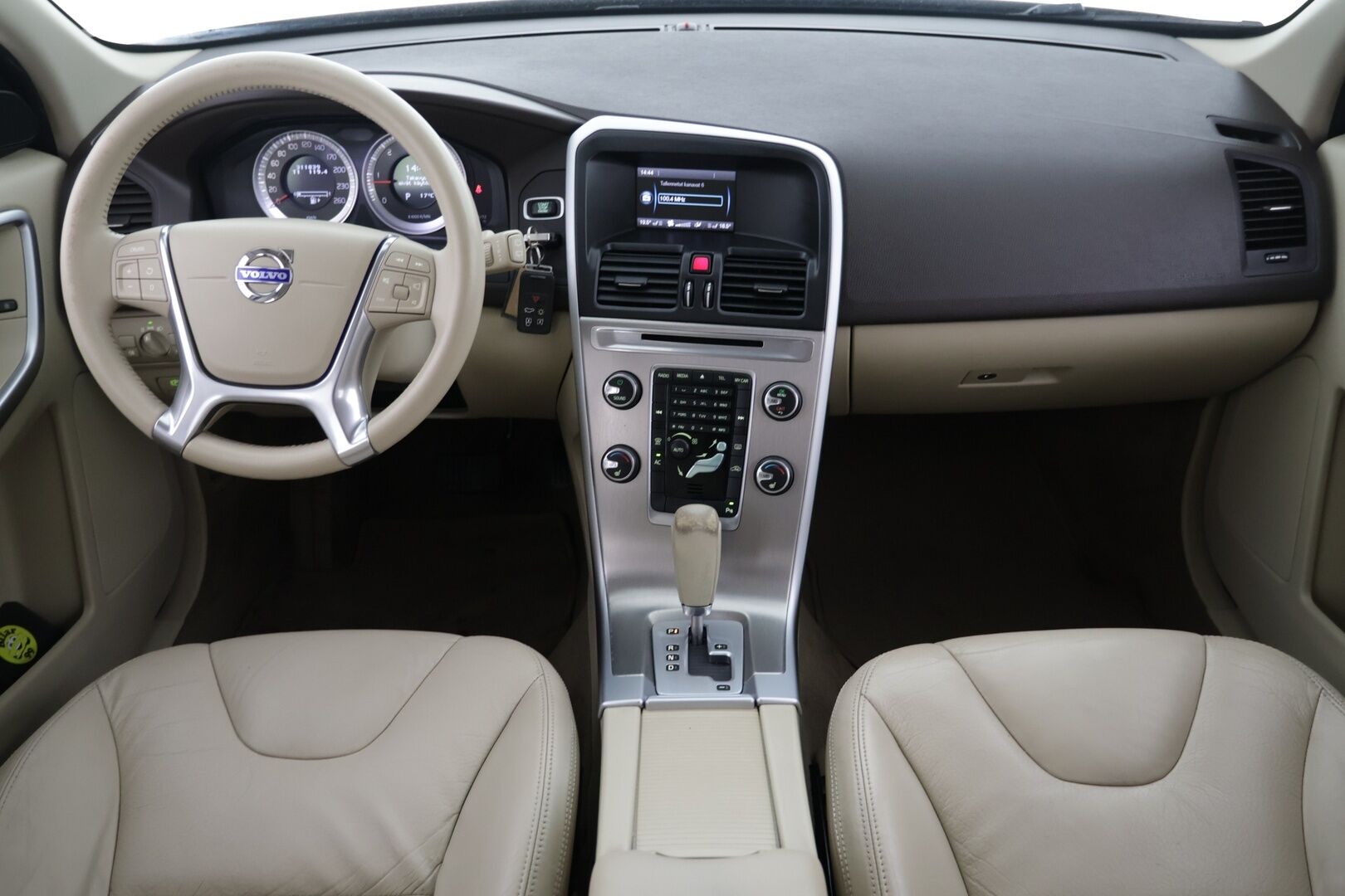 Volvo XC60 2011 D3 Summum aut - | Koukku! | Webasto! | Summum! | Kerma Nahat! | Tästä Vimosenpäälle Summum varusteltu xc 60 seuraavalle omistajalle! | 