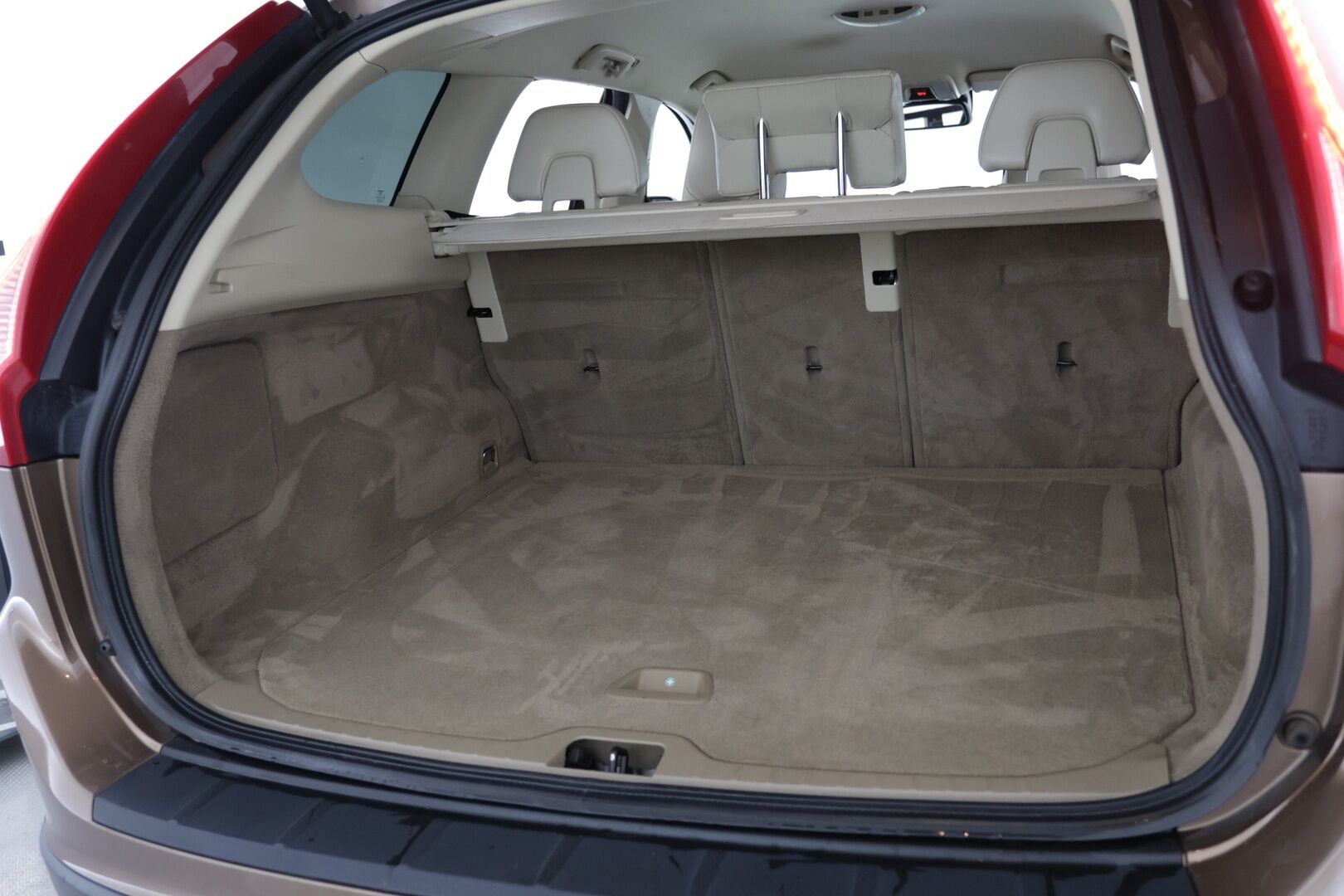 Volvo XC60 2011 D3 Summum aut - | Koukku! | Webasto! | Summum! | Kerma Nahat! | Tästä Vimosenpäälle Summum varusteltu xc 60 seuraavalle omistajalle! | 