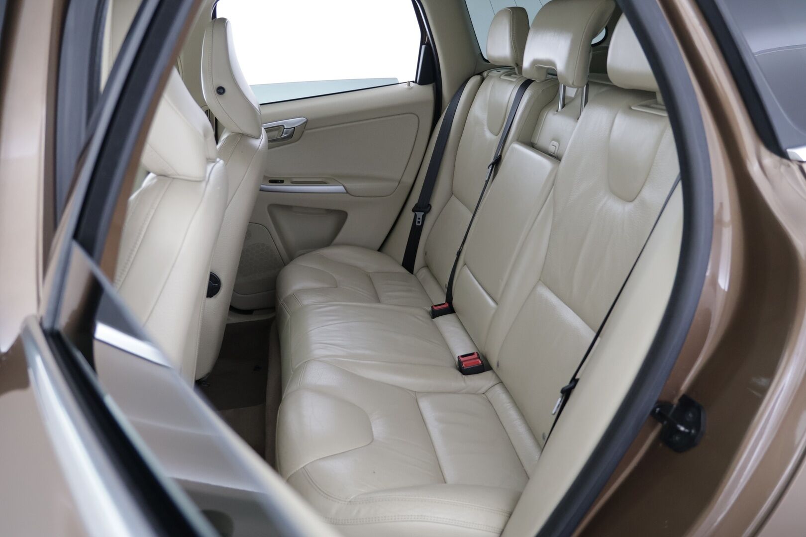 Volvo XC60 2011 D3 Summum aut - | Koukku! | Webasto! | Summum! | Kerma Nahat! | Tästä Vimosenpäälle Summum varusteltu xc 60 seuraavalle omistajalle! | 