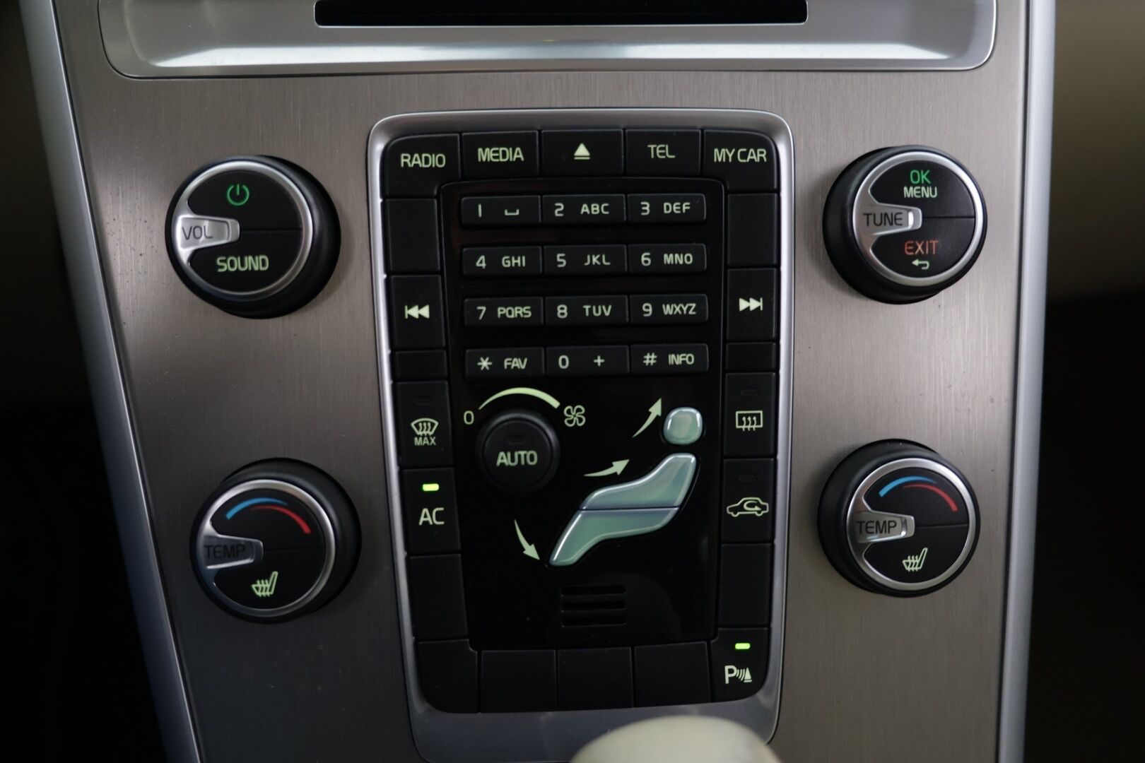 Volvo XC60 2011 D3 Summum aut - | Koukku! | Webasto! | Summum! | Kerma Nahat! | Tästä Vimosenpäälle Summum varusteltu xc 60 seuraavalle omistajalle! | 