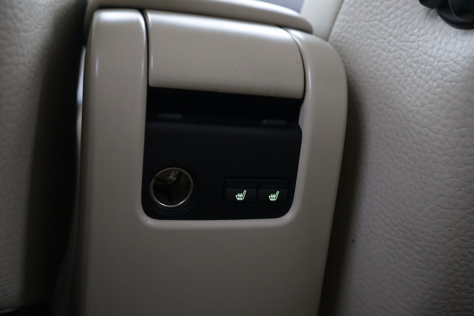 Volvo XC60 2011 D3 Summum aut - | Koukku! | Webasto! | Summum! | Kerma Nahat! | Tästä Vimosenpäälle Summum varusteltu xc 60 seuraavalle omistajalle! | 