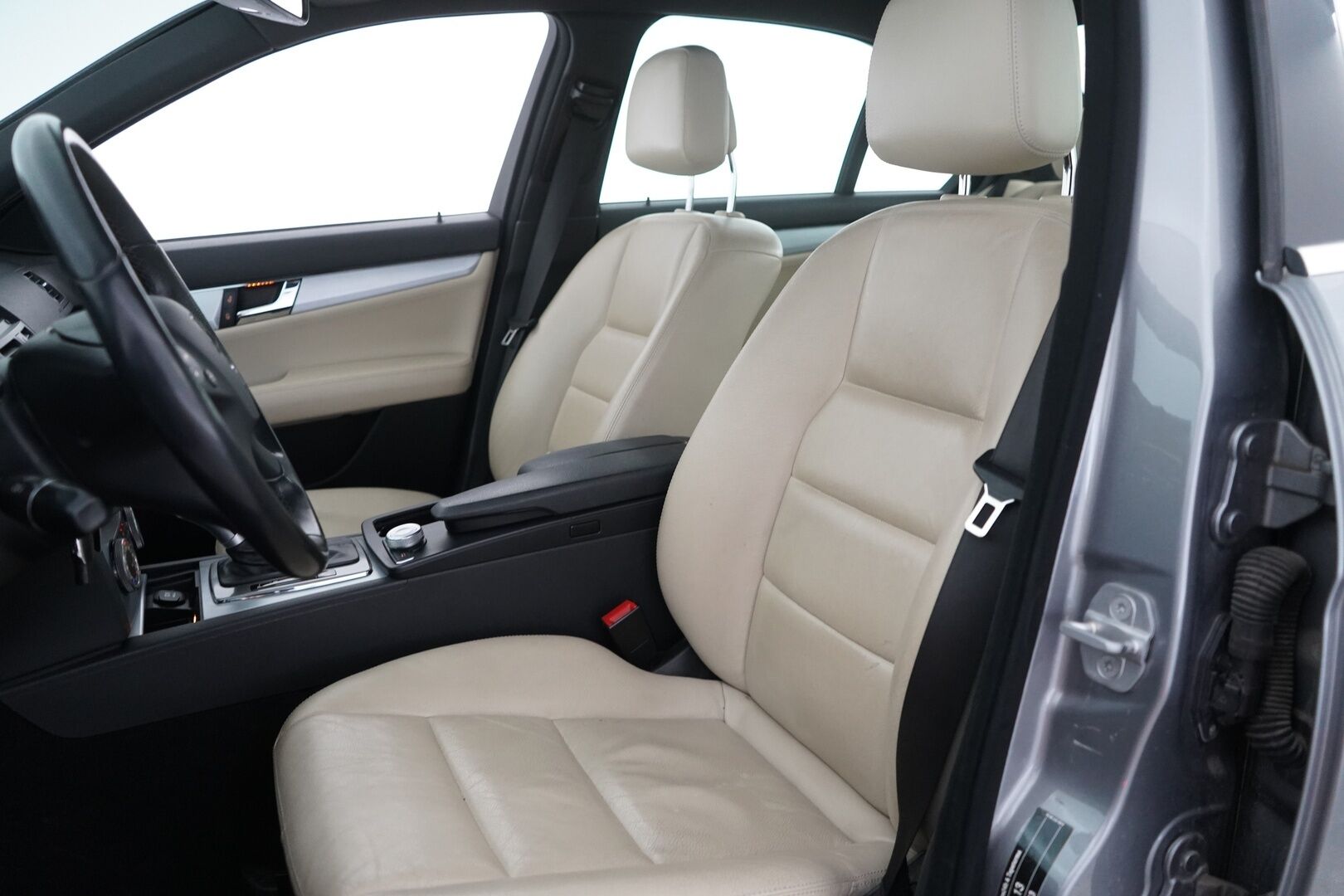 Mercedes-Benz C 2011 200 CGI BE A Premium Business * Vakkari / Koukku / Lohko / Tutkat / Penkinlämmittimet* - Juuri katsastettu / Viimeisin huolto 10 / 25 / Kahdet renkaat