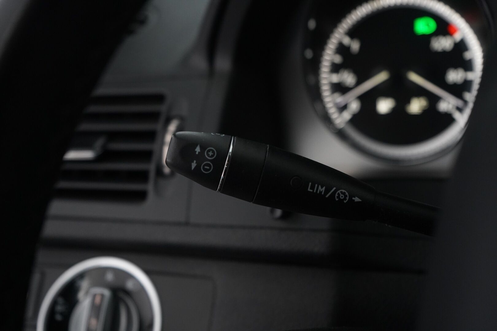 Mercedes-Benz C 2011 200 CGI BE A Premium Business * Vakkari / Koukku / Lohko / Tutkat / Penkinlämmittimet* - Juuri katsastettu / Viimeisin huolto 10 / 25 / Kahdet renkaat