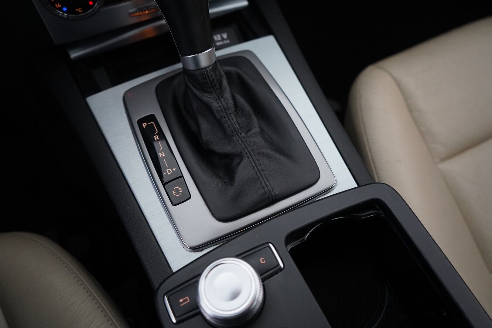 Mercedes-Benz C 2011 200 CGI BE A Premium Business * Vakkari / Koukku / Lohko / Tutkat / Penkinlämmittimet* - Juuri katsastettu / Viimeisin huolto 10 / 25 / Kahdet renkaat