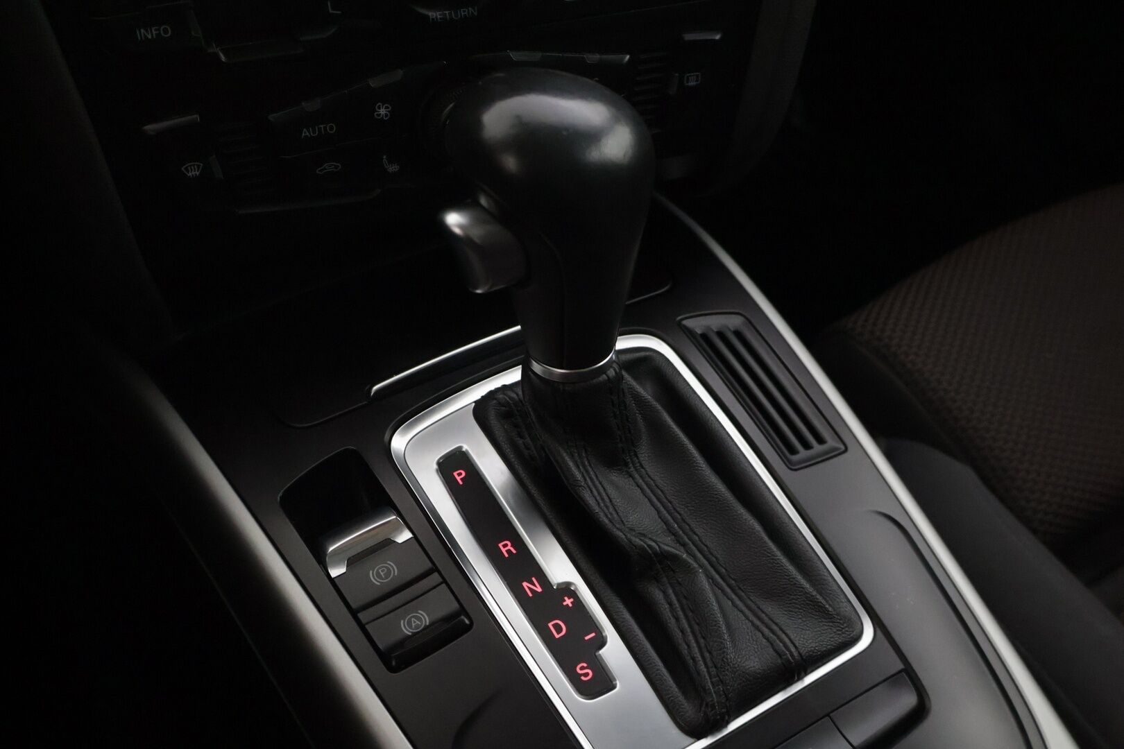 Audi A4 allroad quattro 2011 2,0 TFSI quattro 30v S tronic-autom. - YritysOutlet -  tämä auto myydään vain yrityksille