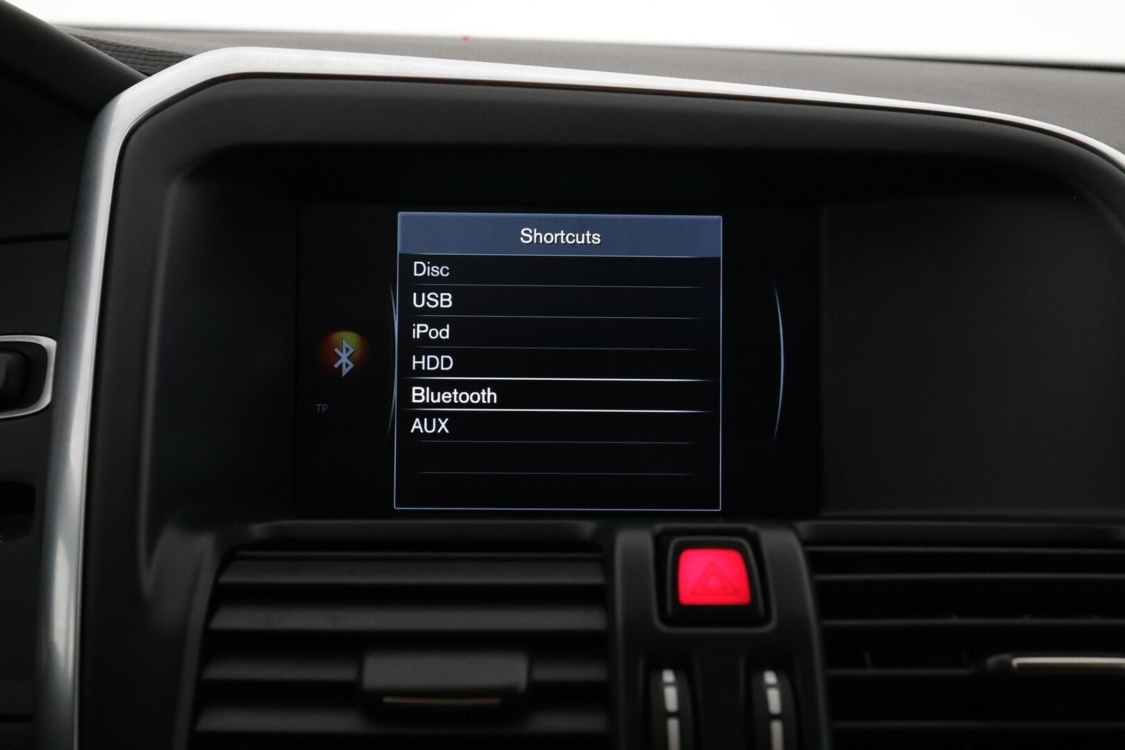 Volvo XC60 2014 D4 Summum Aut. *Webasto / ACC / Tutkat / VOC / Kaistavahti / BLIS / Navi* - Suomi-auto / Hyvin huollettu / Hyvät varusteet / Kahdet Volvon vanteet!
