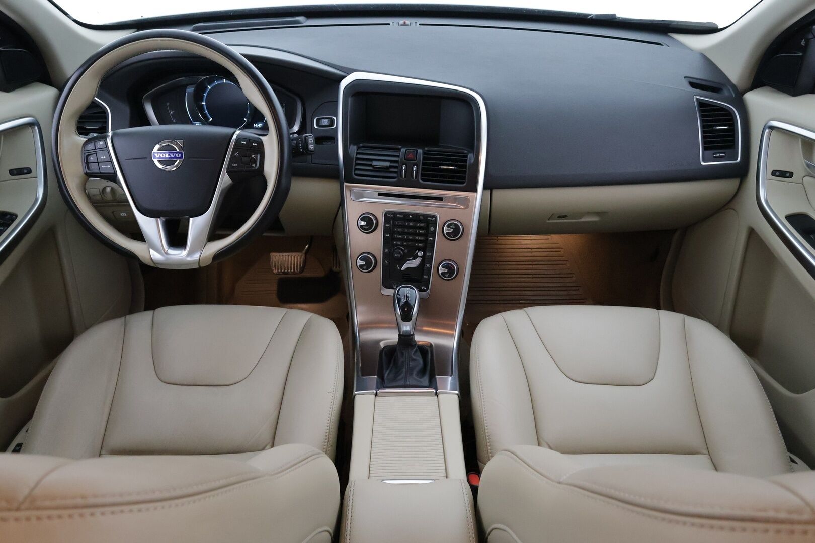 Volvo XC60 2014 D4 Summum Aut. *Webasto / ACC / Tutkat / VOC / Kaistavahti / BLIS / Navi* - Suomi-auto / Hyvin huollettu / Hyvät varusteet / Kahdet Volvon vanteet!