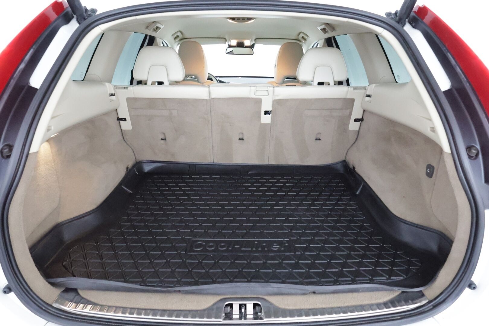 Volvo XC60 2014 D4 Summum Aut. *Webasto / ACC / Tutkat / VOC / Kaistavahti / BLIS / Navi* - Suomi-auto / Hyvin huollettu / Hyvät varusteet / Kahdet Volvon vanteet!
