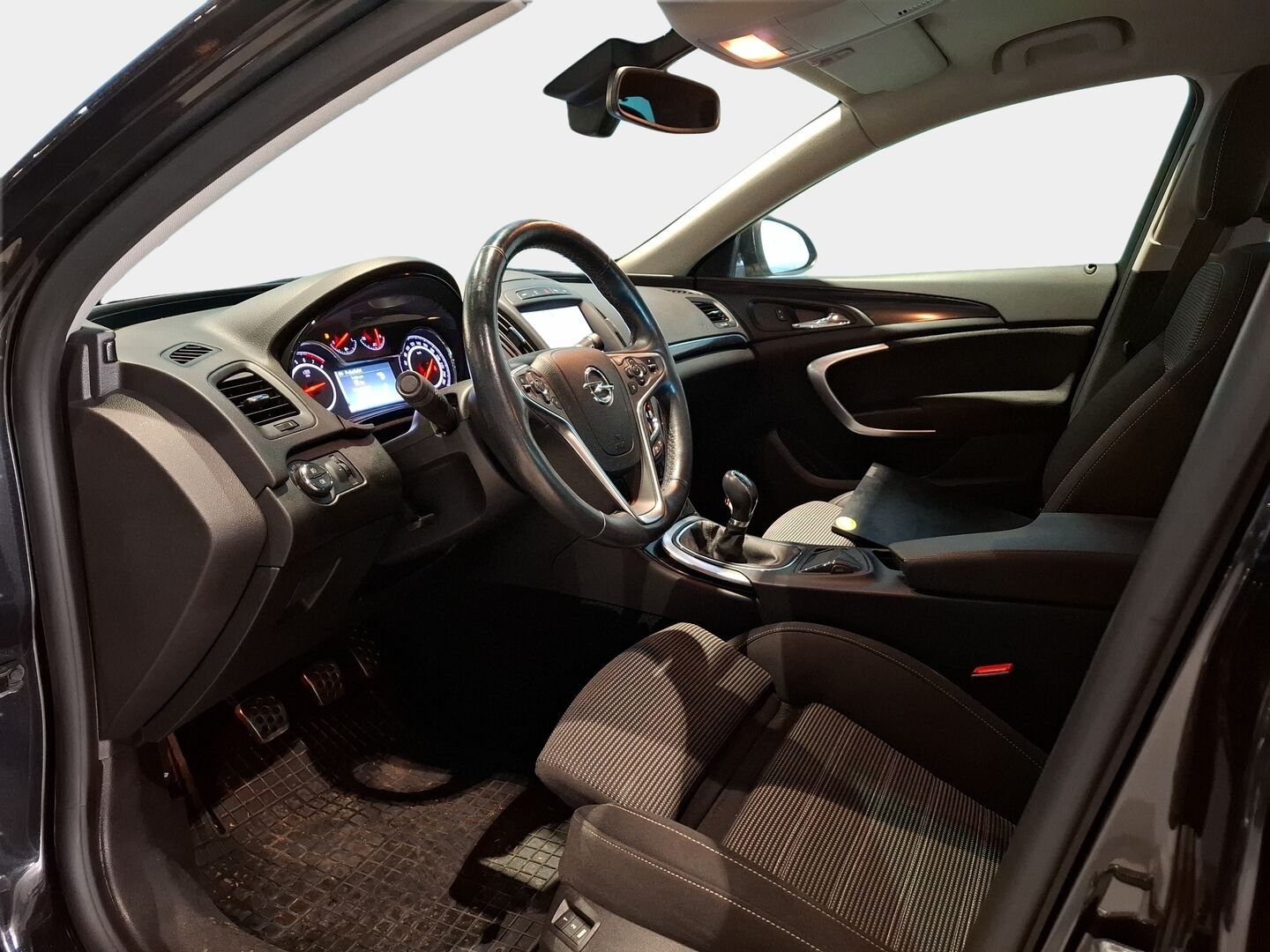Opel Insignia 2014 5-ov Sport 1,6 Turbo ecoFLEX Start/Stop 125kW MT6 / OPC-line / Eber / Vakkari / Koukku / Lohko+sisäp. / Navi / - 3-om. Suomi-auto / Todella siisti! / Kattavasti varusteltu / Kuljettajan istuin muisteilla