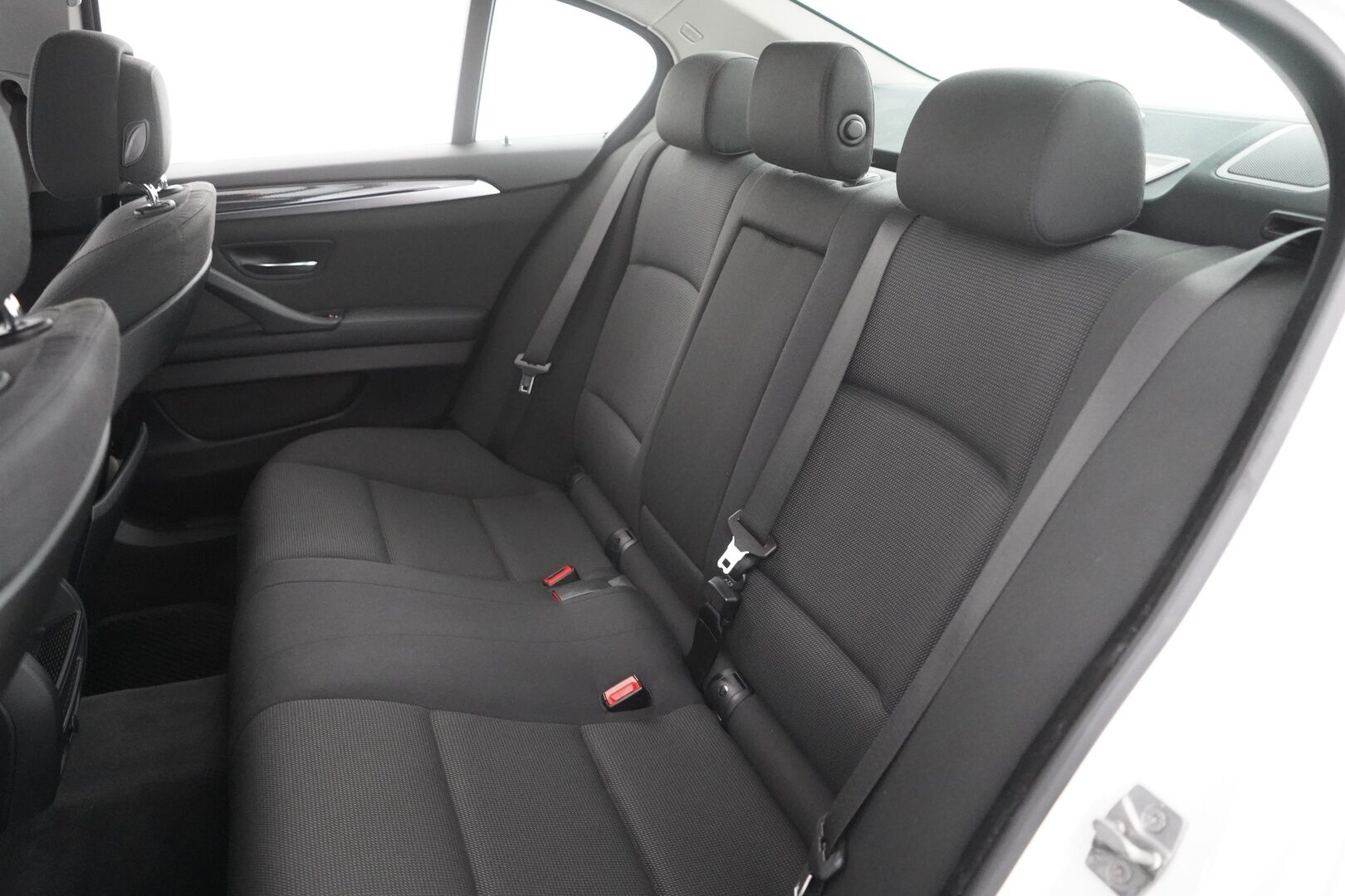 BMW 520 2011 A F10 Sedan Business - Suomi-auto | 1-omisteinen | Vakkari | Tutka | Osittain sähkösäätöiset istuimet | Kahdet BMW vanteet