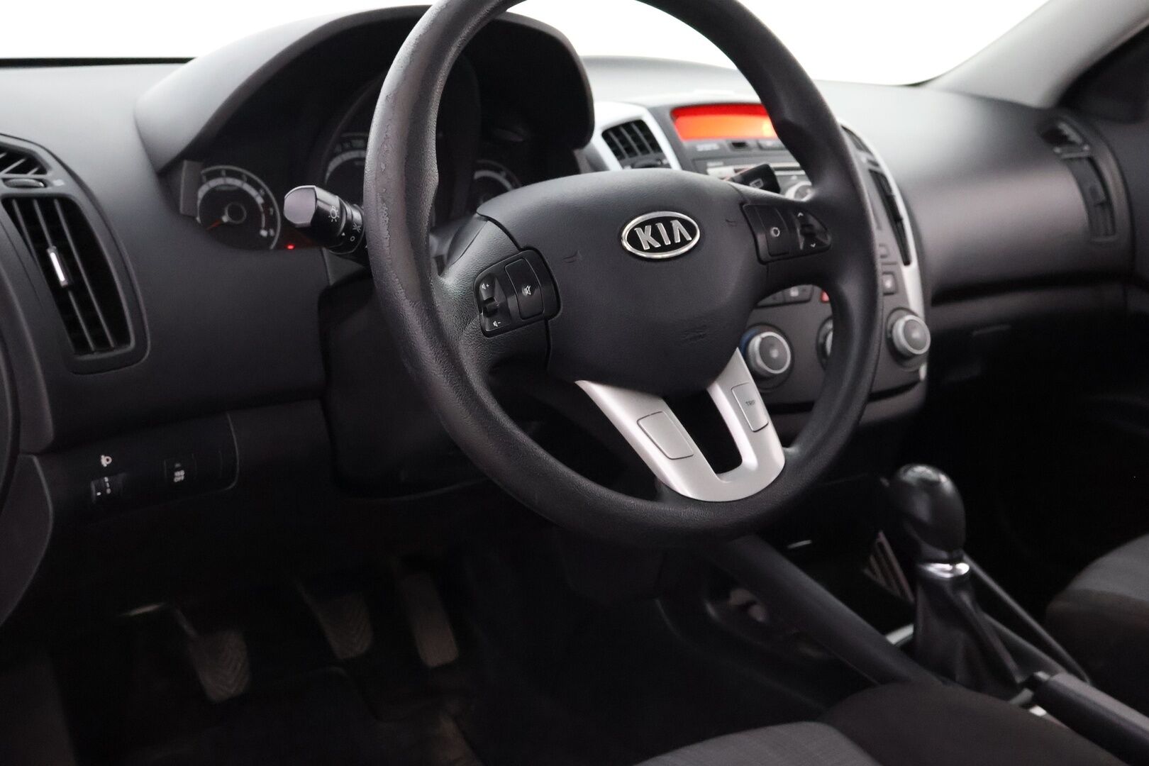 Kia cee'd 2011 1,4 ISG LX SW EcoDynamics - MYYDÄÄN HUUTOKAUPAT.COM