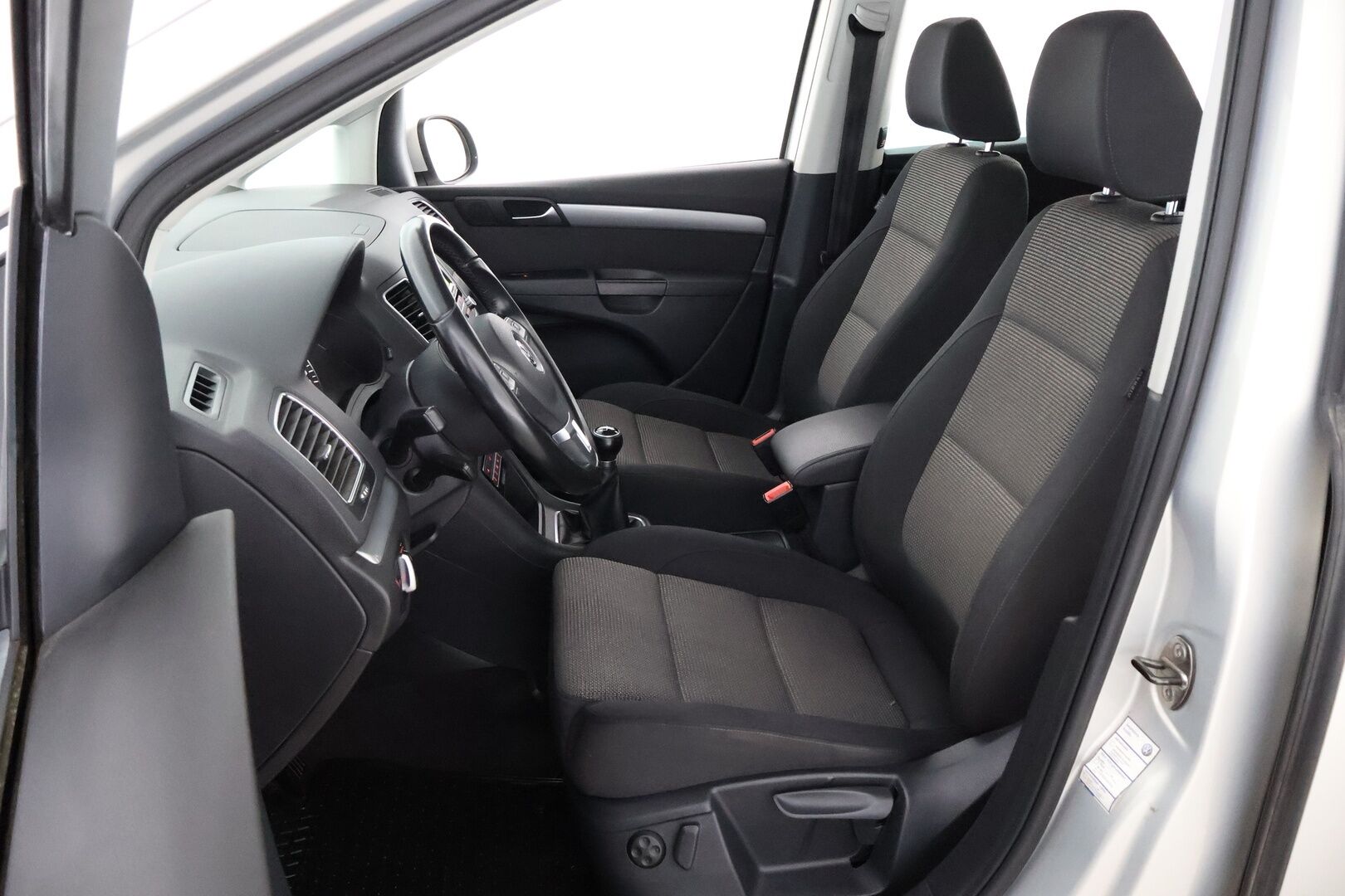 Volkswagen Sharan 2012 Comfortline 2,0 TDI 103 kW (140 hv) BlueMotion Technology - Suomiauto / Webasto / Vakkari / Peruutustutkat / Xenon / Vetokoukku / Sähköluukku / Juuri tullut Tampereelle!
