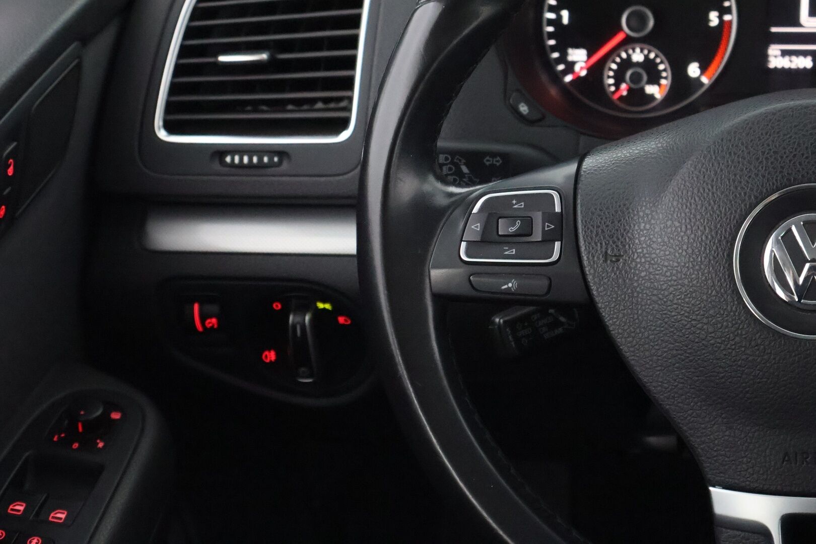 Volkswagen Sharan 2012 Comfortline 2,0 TDI 103 kW (140 hv) BlueMotion Technology - Suomiauto / Webasto / Vakkari / Peruutustutkat / Xenon / Vetokoukku / Sähköluukku / Juuri tullut Tampereelle!