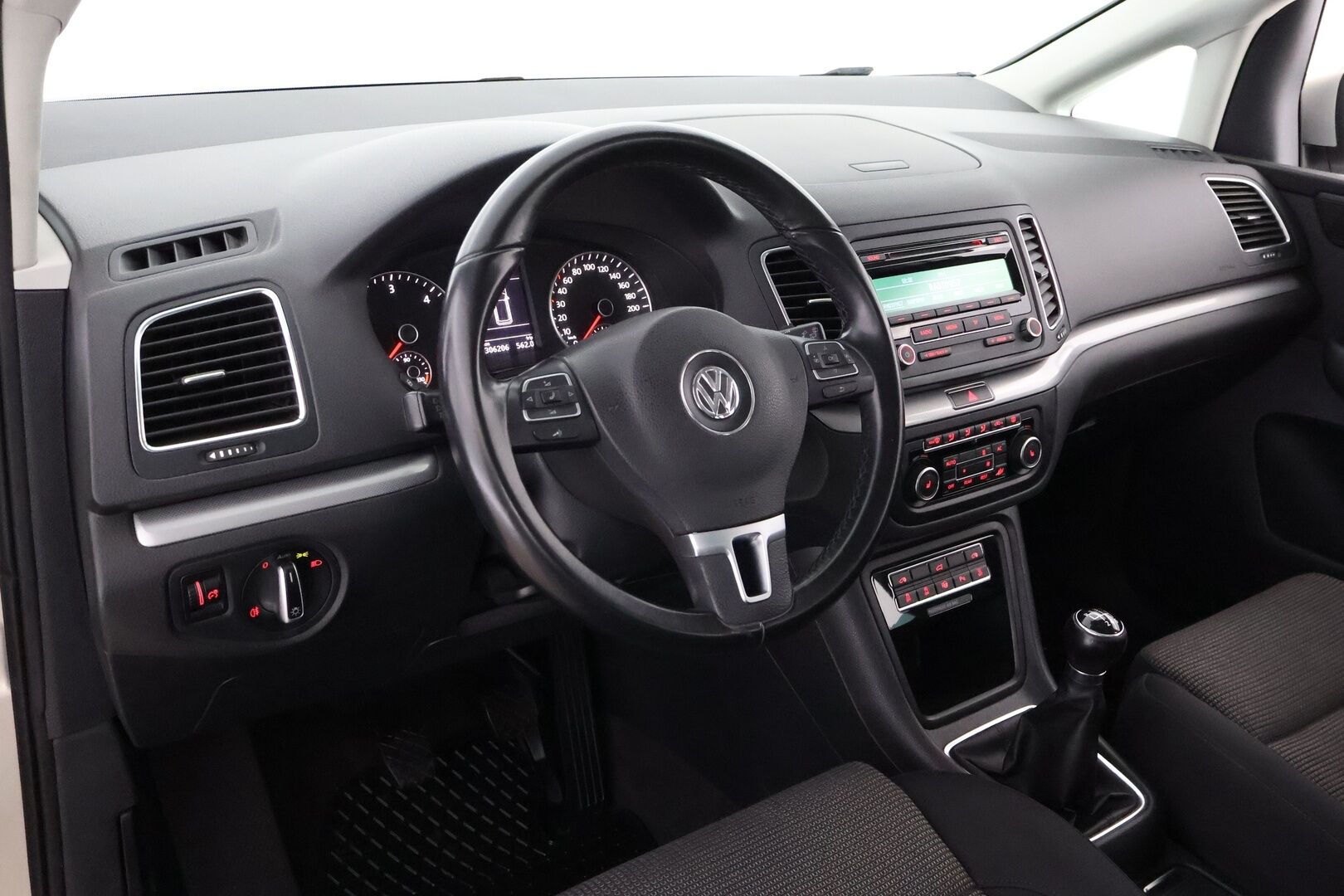 Volkswagen Sharan 2012 Comfortline 2,0 TDI 103 kW (140 hv) BlueMotion Technology - Suomiauto / Webasto / Vakkari / Peruutustutkat / Xenon / Vetokoukku / Sähköluukku / Juuri tullut Tampereelle!
