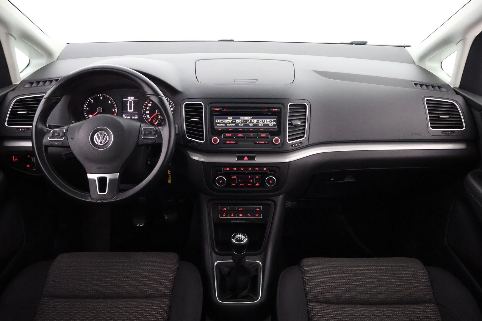 Volkswagen Sharan 2012 Comfortline 2,0 TDI 103 kW (140 hv) BlueMotion Technology - Suomiauto / Webasto / Vakkari / Peruutustutkat / Xenon / Vetokoukku / Sähköluukku / Juuri tullut Tampereelle!