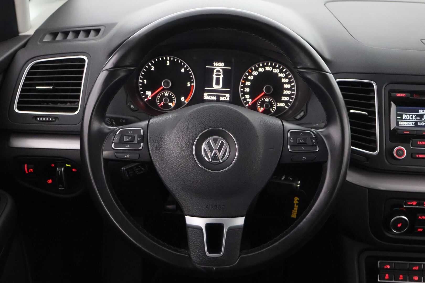 Volkswagen Sharan 2012 Comfortline 2,0 TDI 103 kW (140 hv) BlueMotion Technology - Suomiauto / Webasto / Vakkari / Peruutustutkat / Xenon / Vetokoukku / Sähköluukku / Juuri tullut Tampereelle!