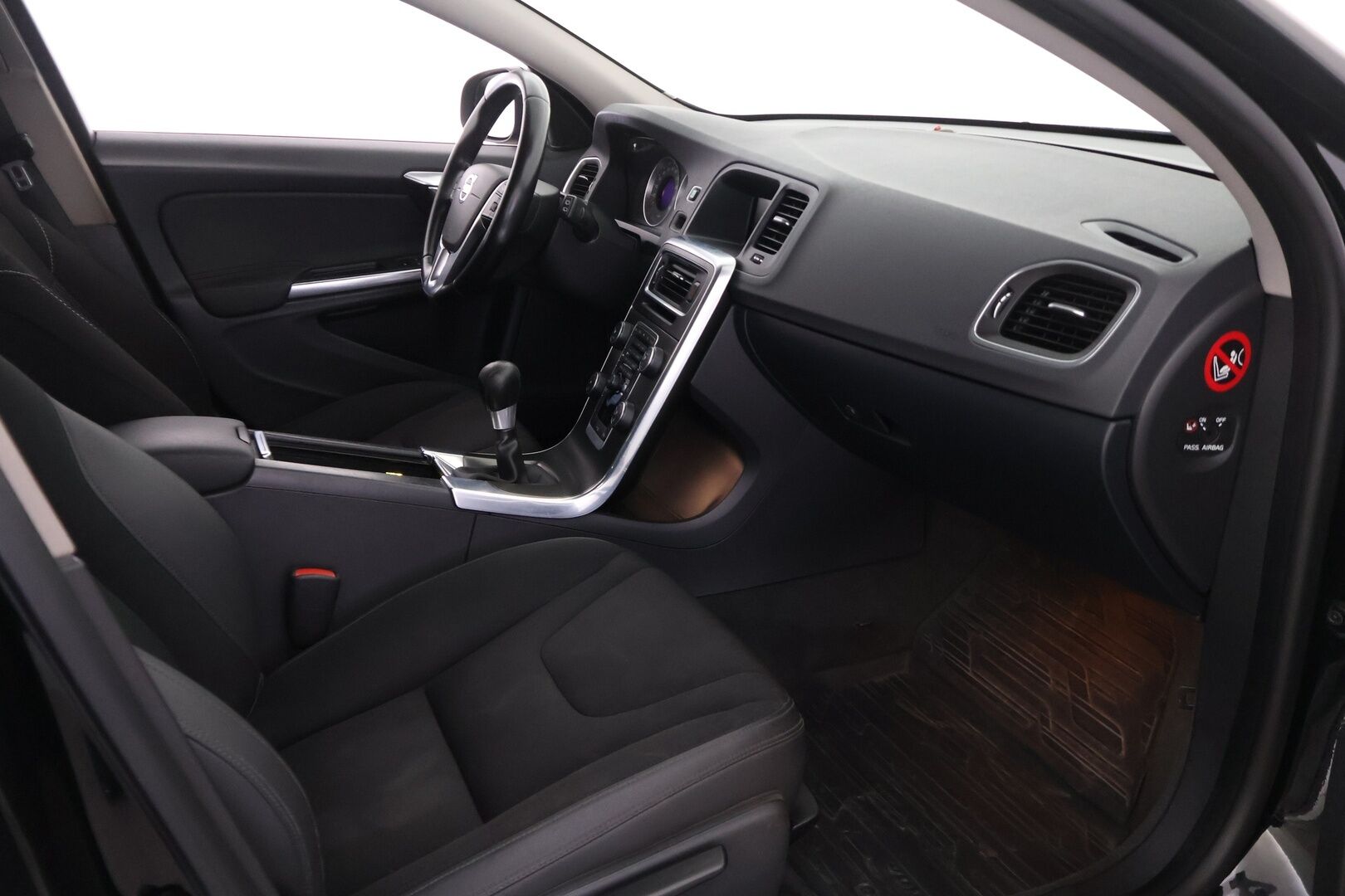 Volvo V60 2012 D3 Momentum Business *YritysOulet - Myydään vain Yrityksille* - Webasto kaukosäädöllä | Vetokoukku | Siisti yksilö! | Vauhtipyörä ja kytkin laitettu! | Todella hyvä huoltohistoria!