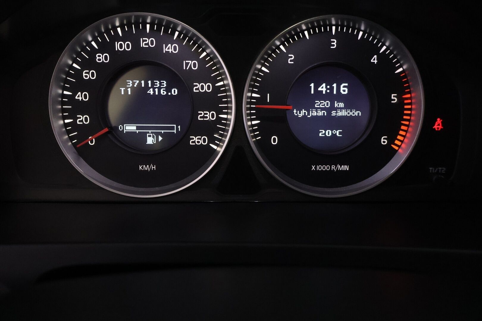 Volvo V60 2012 D3 Momentum Business *YritysOulet - Myydään vain Yrityksille* - Webasto kaukosäädöllä | Vetokoukku | Siisti yksilö! | Vauhtipyörä ja kytkin laitettu! | Todella hyvä huoltohistoria!